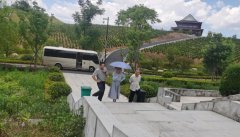 <b>不畏酷暑，，，，，，旅行指导促提升</b>