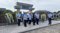 <b>铭刻英烈 鲜花致英雄|记ag真人国际集团太原项目部祭扫军烈活动</b>