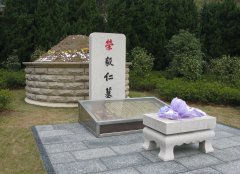 荣毅仁纪念碑：传承先贤精神，，，，照亮民族前行之路