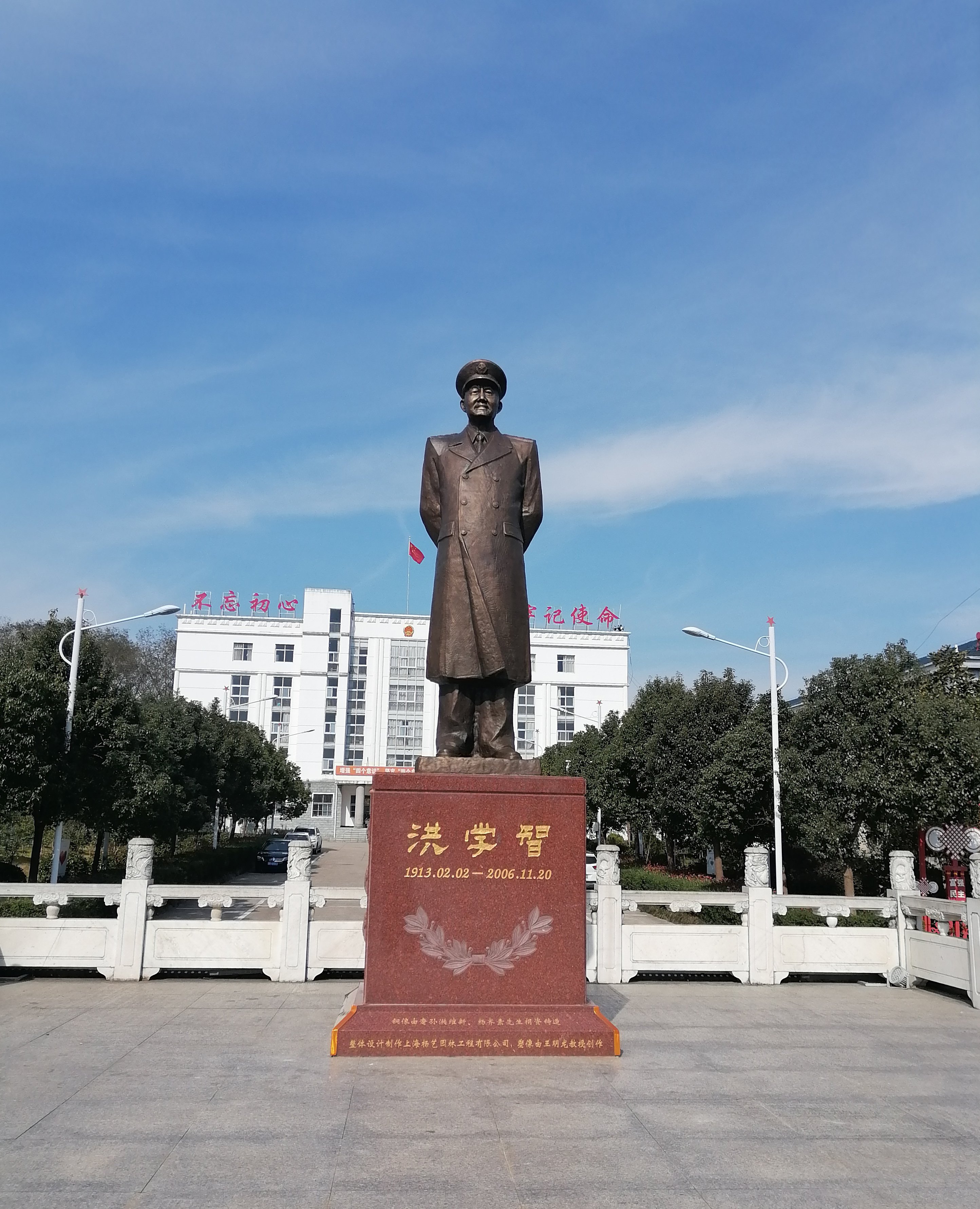 墓园铜韵，，，，，，，不朽的人文影象